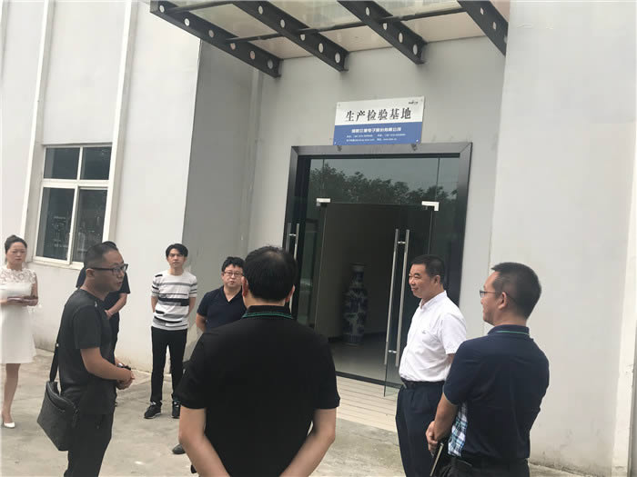 綿陽(yáng)市人大常委會(huì)副主任董曉彬蒞臨公司調(diào)研工作1