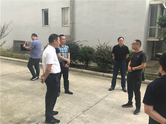 綿陽(yáng)市人大常委會(huì)副主任董曉彬蒞臨公司調(diào)研工作2