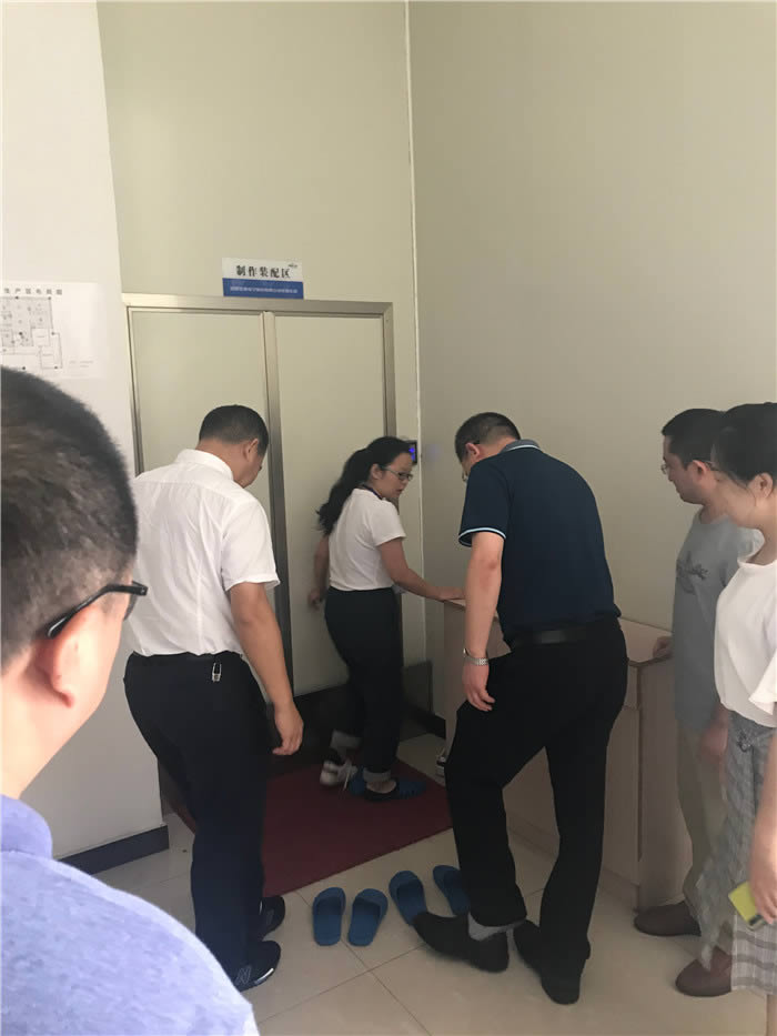 綿陽(yáng)市人大常委會(huì)副主任董曉彬蒞臨公司調(diào)研工作5