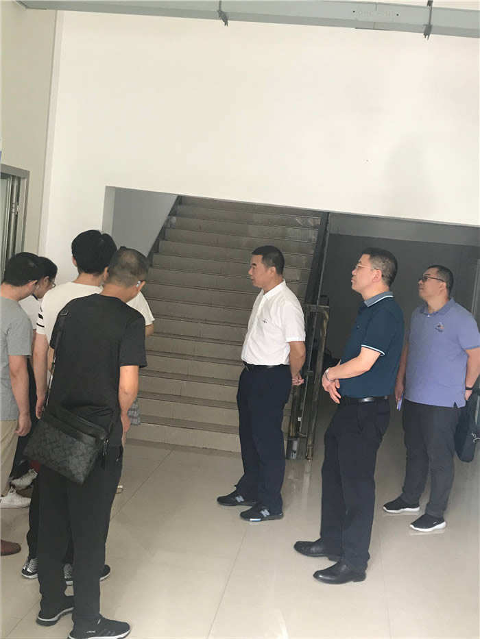 綿陽(yáng)市人大常委會(huì)副主任董曉彬蒞臨公司調(diào)研工作4